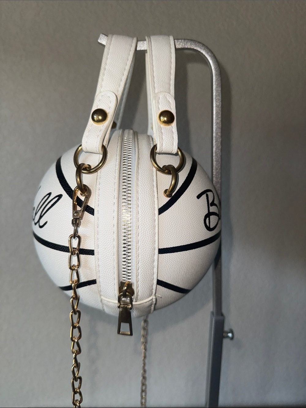 White Basketball-Shaped Crossbody Bag with Gold Crossbody Chain-GUC!! π - Picture 7 of 8